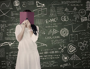 學生書籍的背後